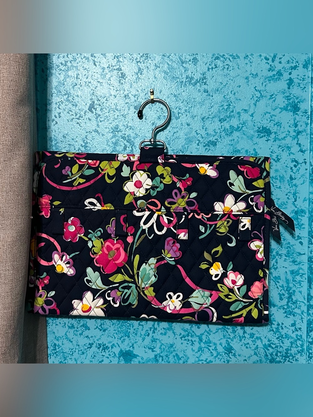 NWOT Vera Bradley “Ribbons” Navy Floral Quilted Hanging Organizer